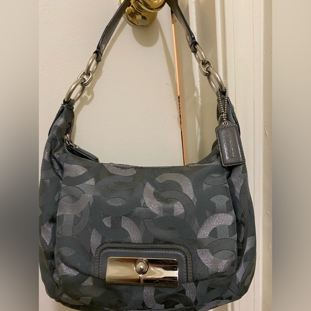 Coach 18295 Signature Kristin Hobo Purse
NEW WITHOUT TAGS!!!!!